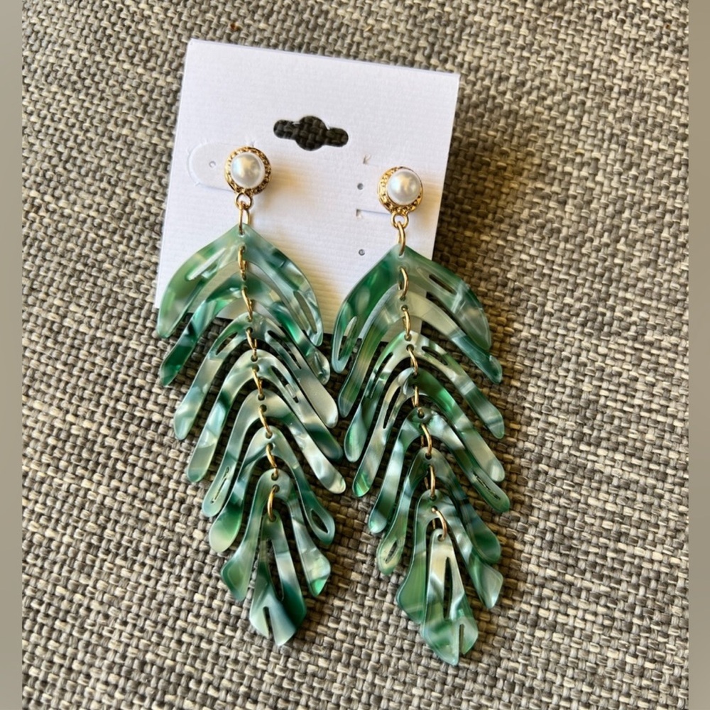 🌴Tropical leaf earrings tiered style. Acrylic marbled shades of green & pearl